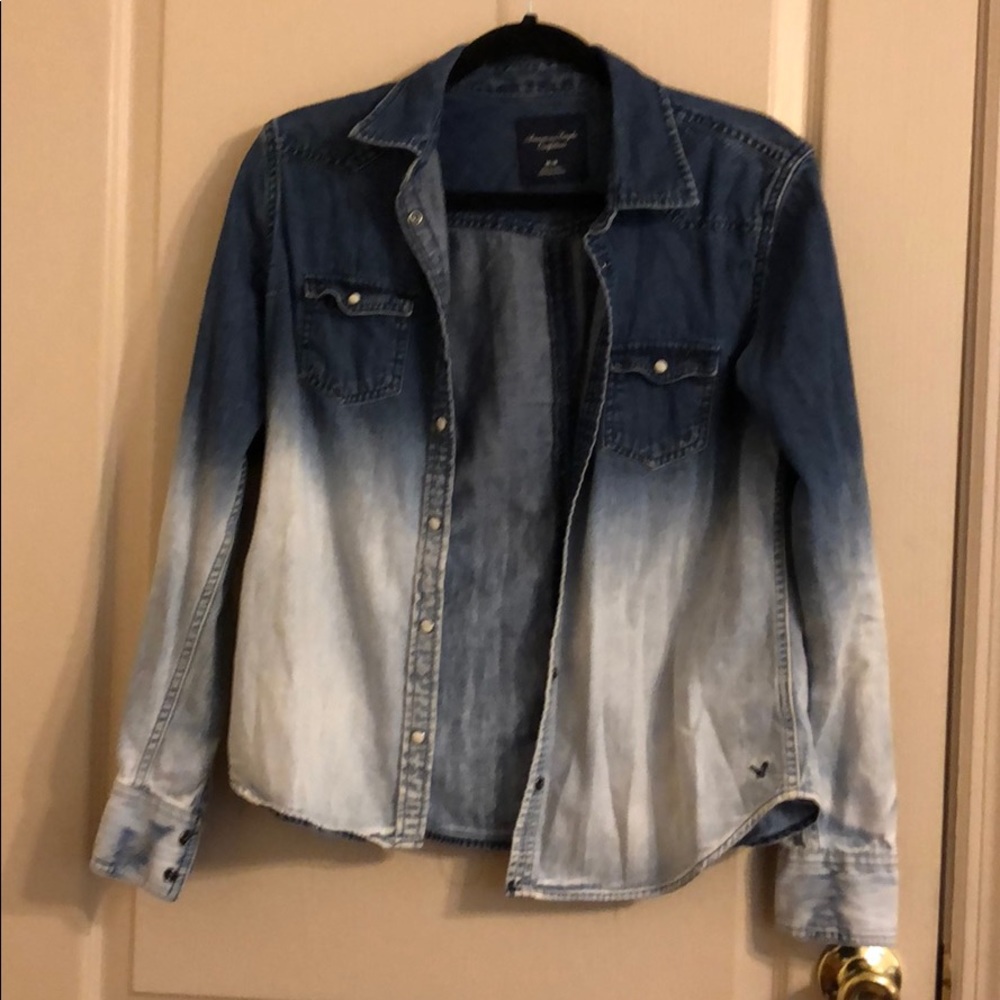 ‼️DONATING IN 24H‼️ AE Ombré Denim Button Up